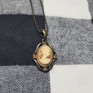 Elegant Cameo Pendant Necklace